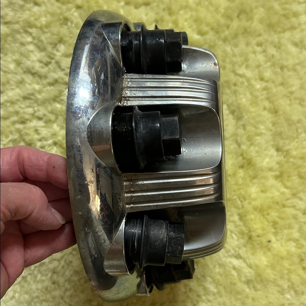 Chevy Hubcap - Picture 5 of 7